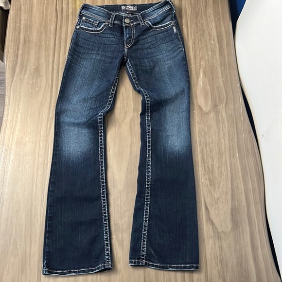 SILVER MID RISE SUKI SURPLUS DARK WASH JEANS 29 - Picture 1 of 16